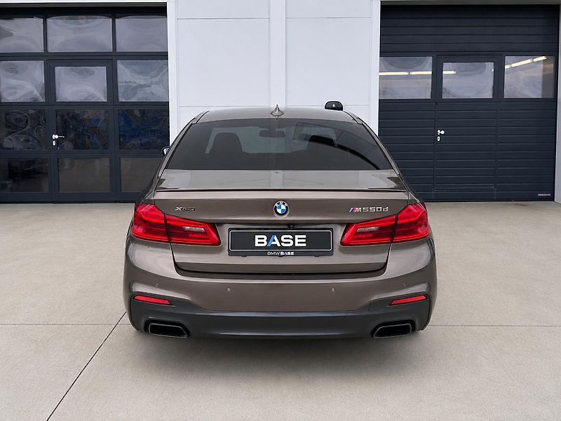BMW Řada 5 M550d xDrive - fotka 5 z 33