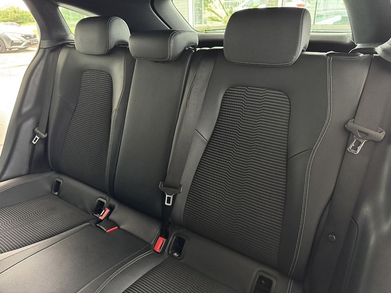 Mercedes-Benz CLA 180 AUT*100kW*REZERVACE! - fotka 14 z 33