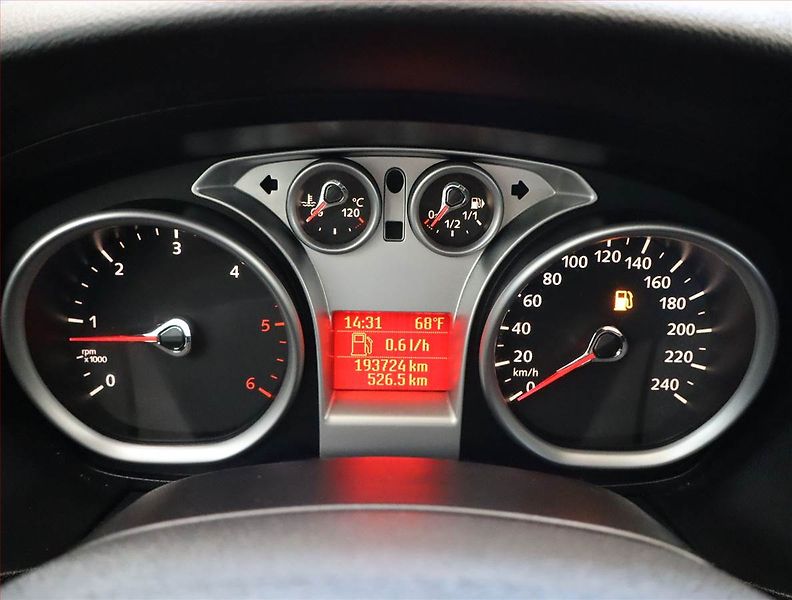 Ford Focus (2010) 1.6 TDCi, po STK, zamluveno - fotka 11 z 22