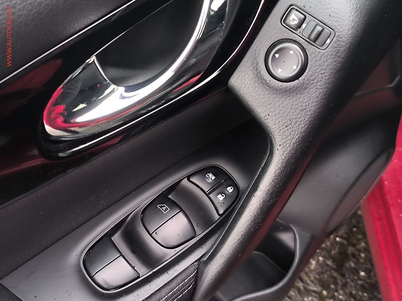 Nissan Qashqai (2015) 1.6 DiG-T, ČR, Acenta, navi - fotka 17 z 19