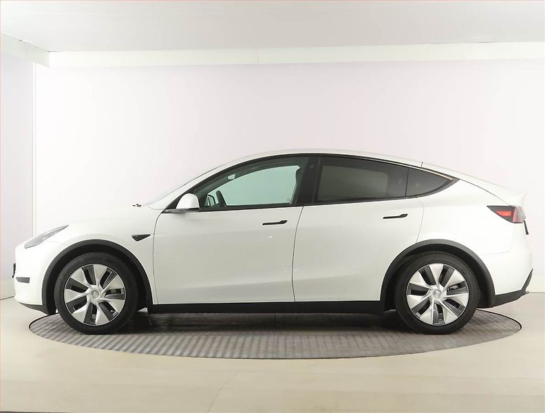 Tesla Model Y (2023) RWD LFP 60kWh, SoH 95% - fotka 3 z 33