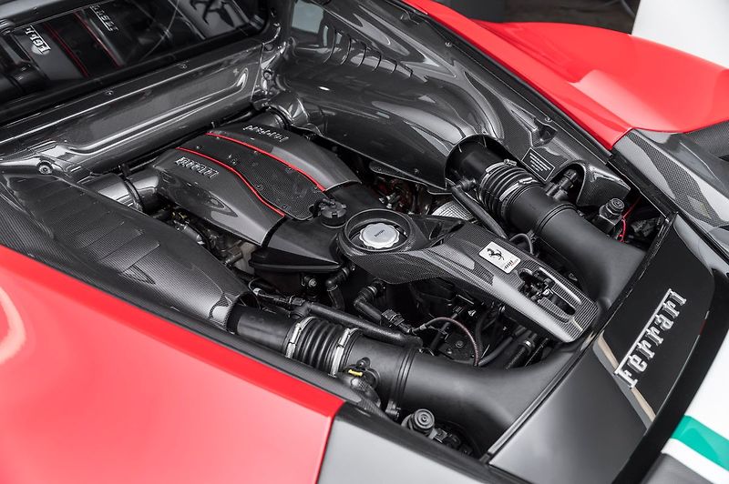 Ferrari 488 Pista PILOTI - fotka 20 z 26
