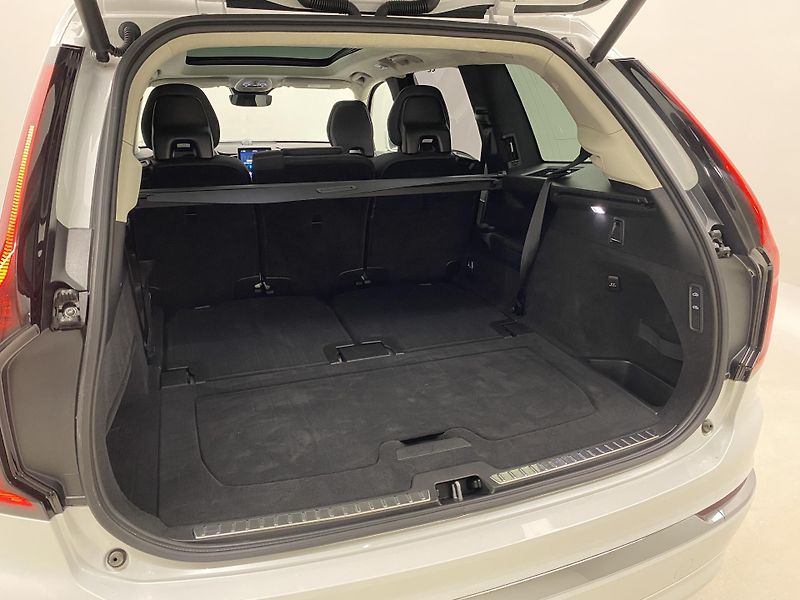 Volvo XC90 T8 AWD PLUG-IN ULTIMATE BRIGHT - fotka 6 z 74