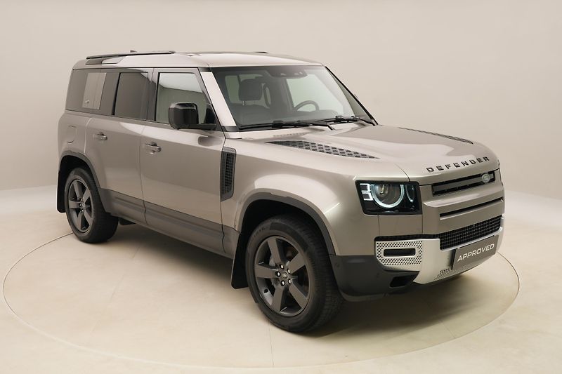 Land Rover Defender 110 D300 SE AWD AUT CZ - fotka 16 z 52