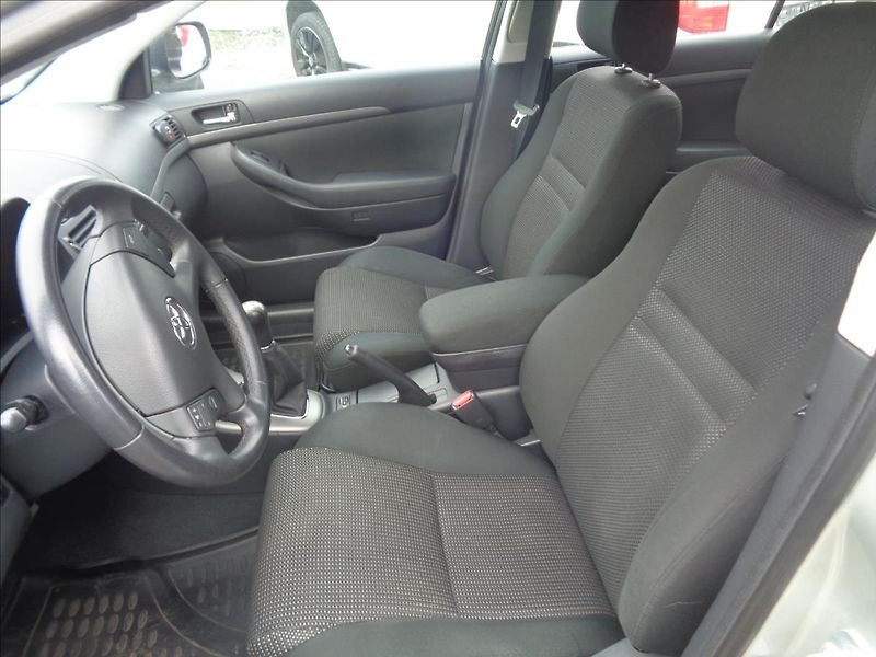Toyota Avensis 2,0 - fotka 8 z 18