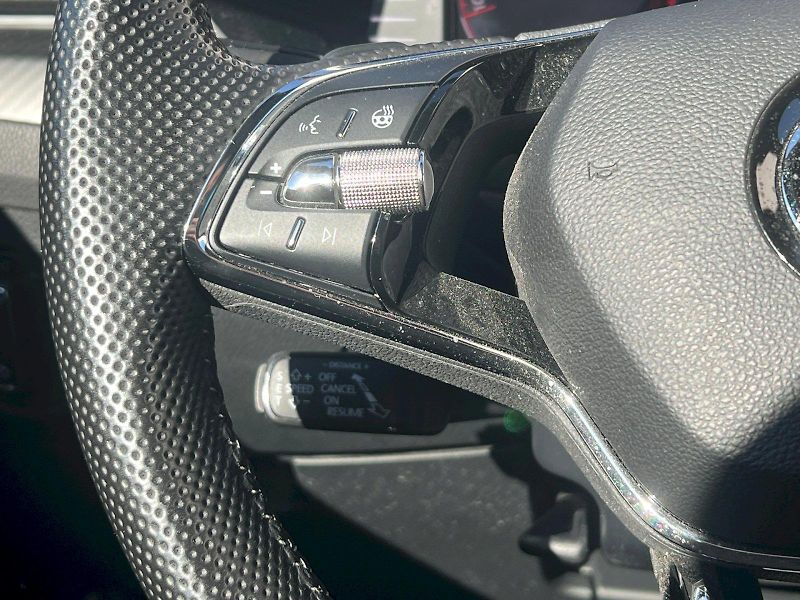 Škoda Superb (2024) kombi SportLine 2.0 TDI 147 kW - fotka 33 z 40