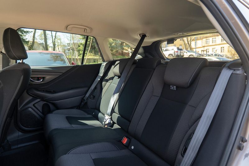 Subaru Outback 2.5i 4WD Active Vedený servis - fotka 12 z 27