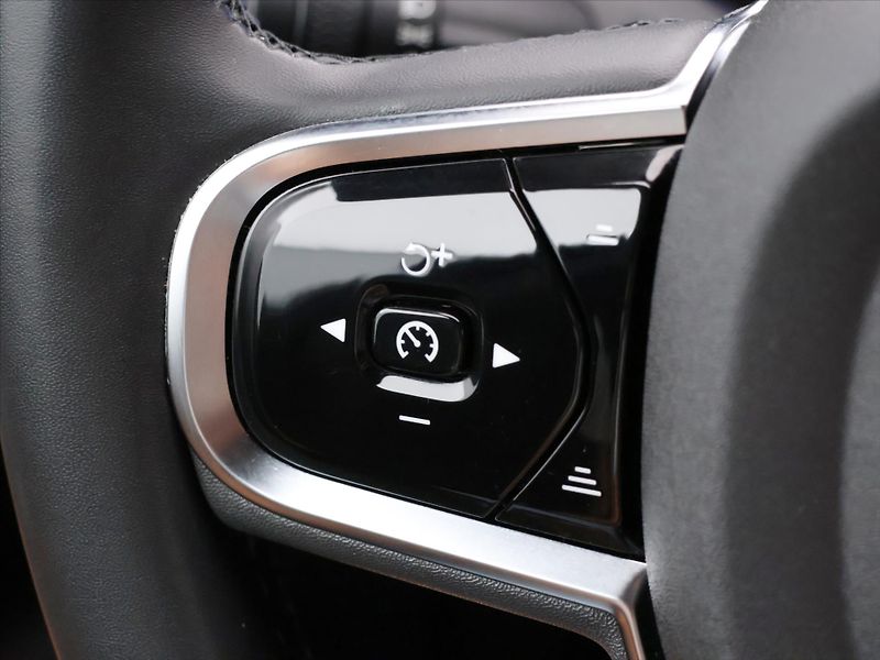 Volvo XC90 2,0 B5 173kW AWD Plus Bright C - fotka 24 z 44