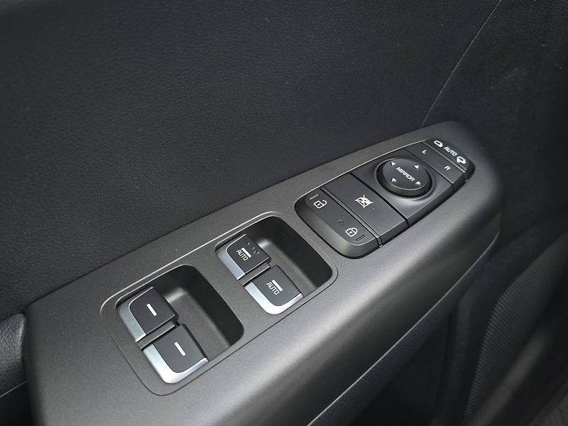 Kia Sportage (2019) 1.6 GDi 97kw, Navi, Tažné, ČR, - fotka 15 z 26