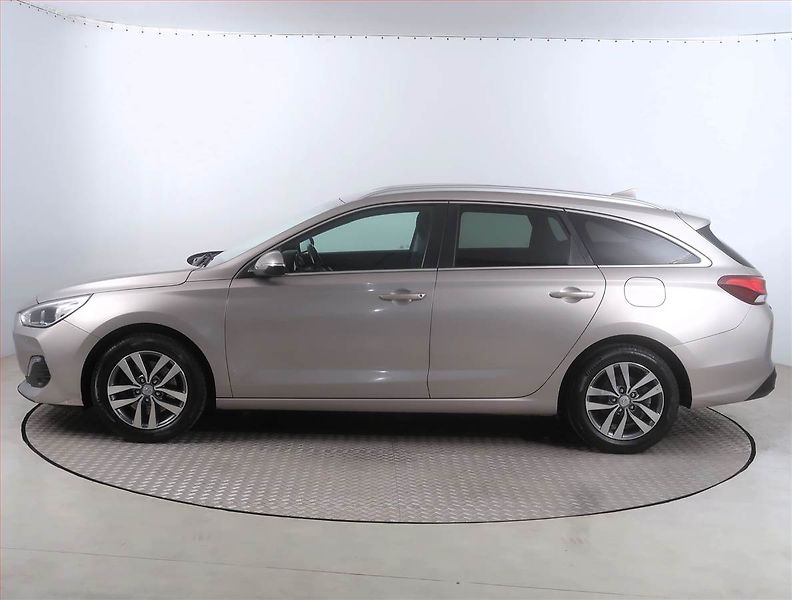 Hyundai i30 (2018) 1.4 CVVT, Serv.kniha, Tempomat - fotka 3 z 15