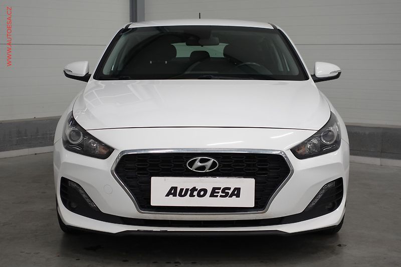 Hyundai i30 (2019) 1.6CRDi Fastback, ČR - fotka 2 z 22
