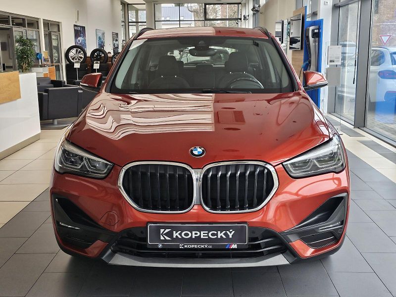 BMW X1 xDrive18d - fotka 2 z 28