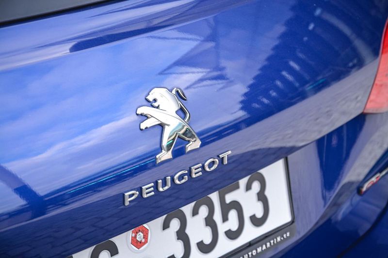 Peugeot 308 (2020) GT NAVI1.5 BlueHDi ČR 1MAJITEL - fotka 6 z 33