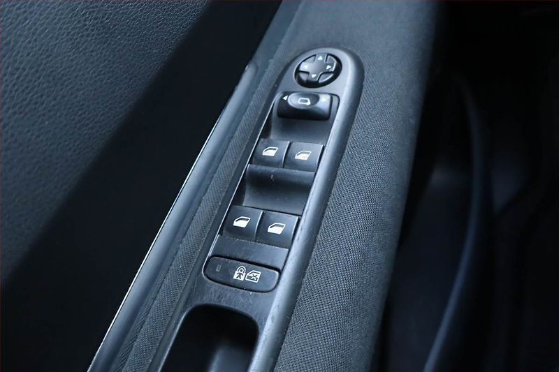 Peugeot 5008 (2014) 1.6 HDi, Serv.kniha, Tempomat - fotka 17 z 23