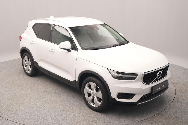 Volvo XC40 T3 MOMENTUM REZERVACE - fotka 13 z 47