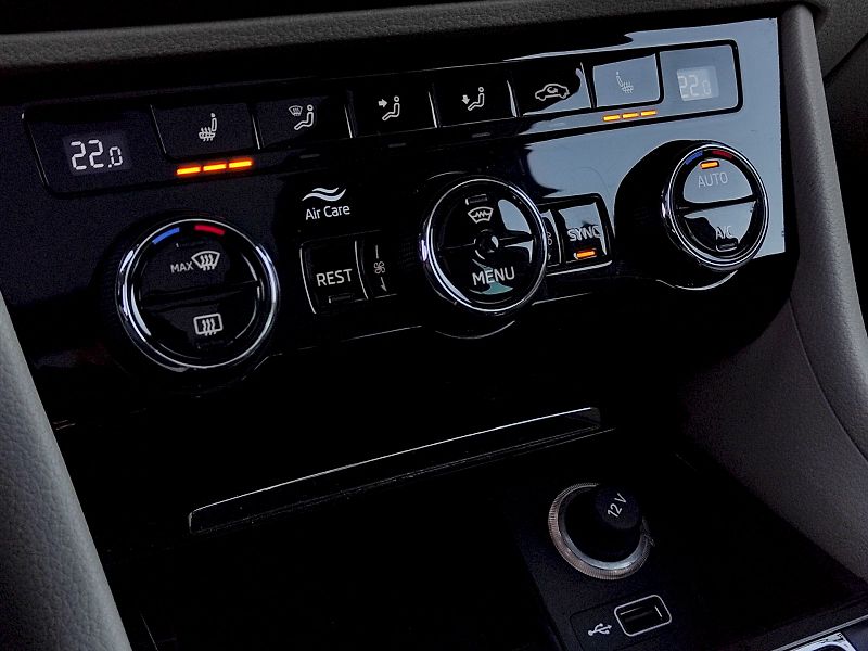 Škoda Superb (2018) Combi Style  Plus 2,0 Tdi 110 - fotka 25 z 46