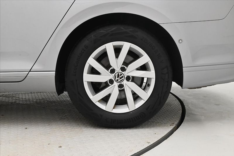Volkswagen Passat 1,5 TSI 110 kW DSG Business Zá - fotka 31 z 31
