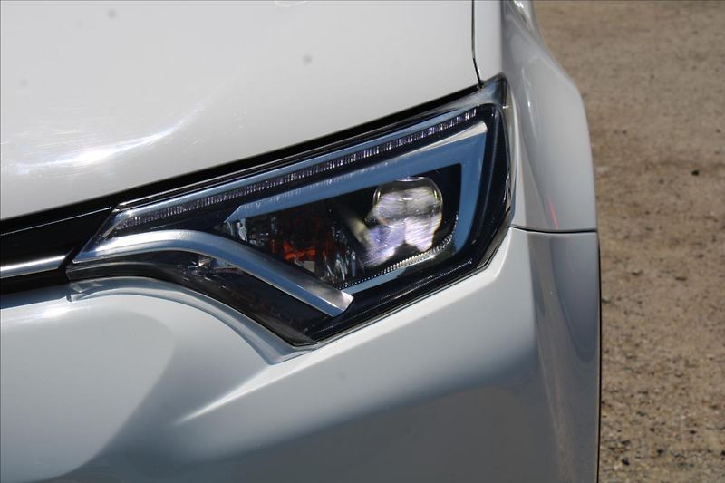 Toyota RAV4 2,0 D-4D  NOVÉ V ČR,TAŽNÉ - fotka 32 z 33