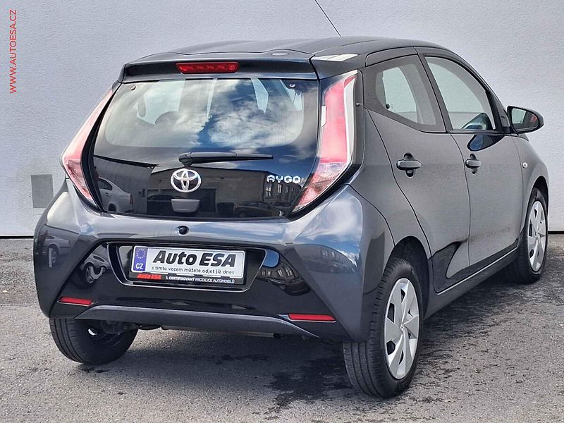Toyota Aygo (2015) 1.0i, AC, tempo - fotka 4 z 16