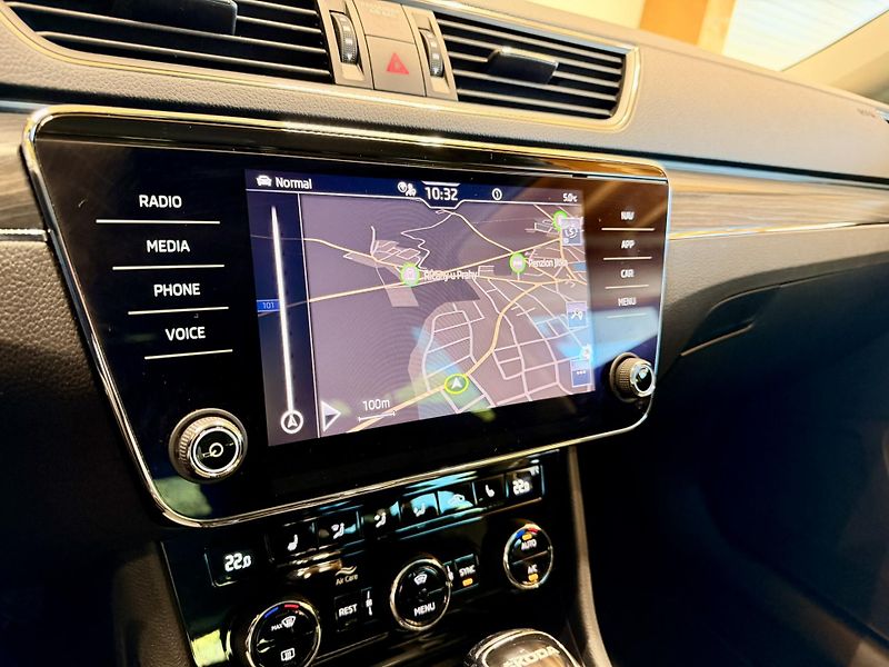 Škoda Superb 2.0 TDi 110 Kw DSG Style Plus - fotka 11 z 28