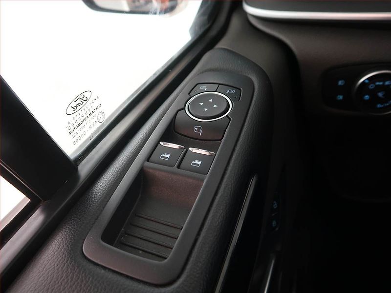 Ford Tourneo Custom (2018) Titanium 2.0 EcoBlue, ČR, DPH - fotka 17 z 23