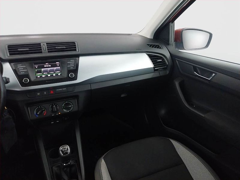 Škoda Fabia (2015) Ambition Plus 1.2 TSI, ČR - fotka 8 z 14