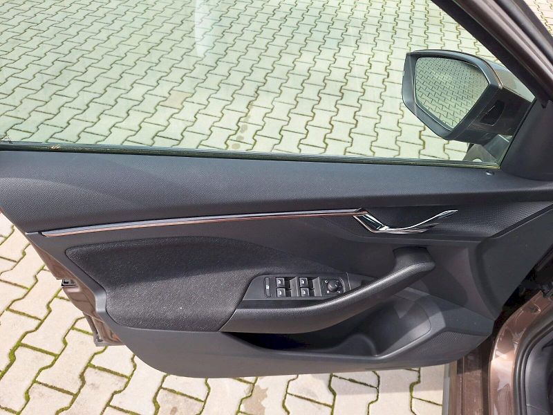 Škoda Kamiq (2020) 1.0 TSI / 85 kW / 7DSG / Style - fotka 31 z 32