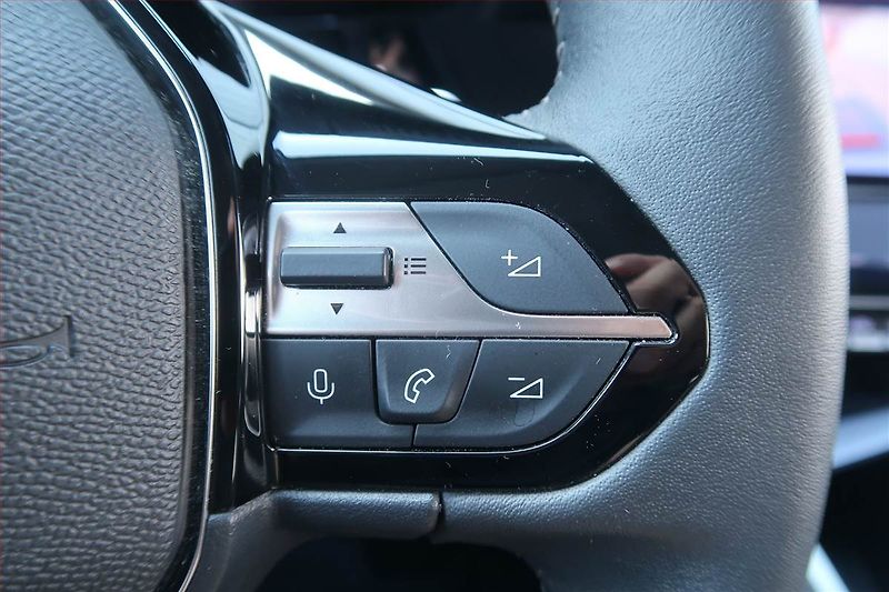 Peugeot 308 (2024) Allure 1.2 PureTech, Automat - fotka 18 z 24