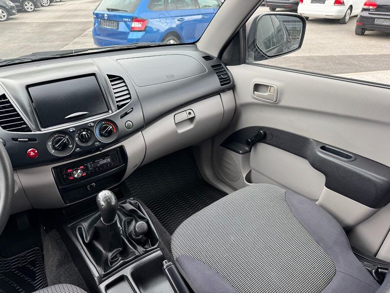 Mitsubishi L200 (2011) 2.5 DI-D 100KW 4WD HARDTOP - fotka 13 z 29