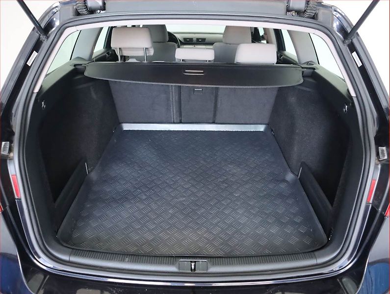 Volkswagen Passat (2010) BlueMotion 1.6 TDI, Navi - fotka 14 z 18