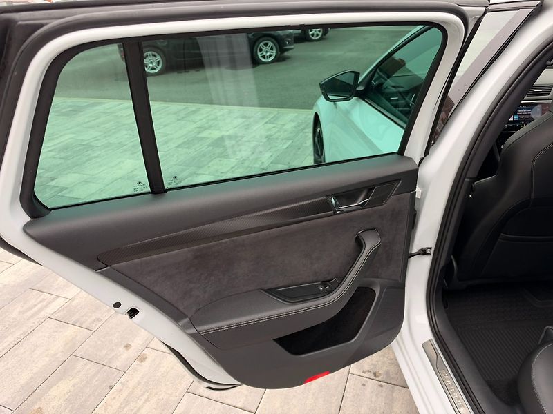 Škoda Superb (2021) Sportline 2.0 TSI 4x4 DSG - fotka 12 z 39