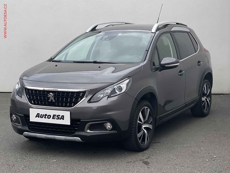 Peugeot 2008 (2018) 1.2 PT, Allure, navi, park - fotka 3 z 17