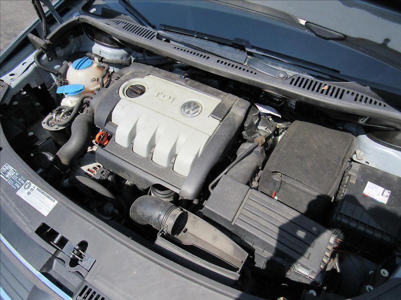 Volkswagen Touran 1,9 TDI 77kW DSG - fotka 24 z 26