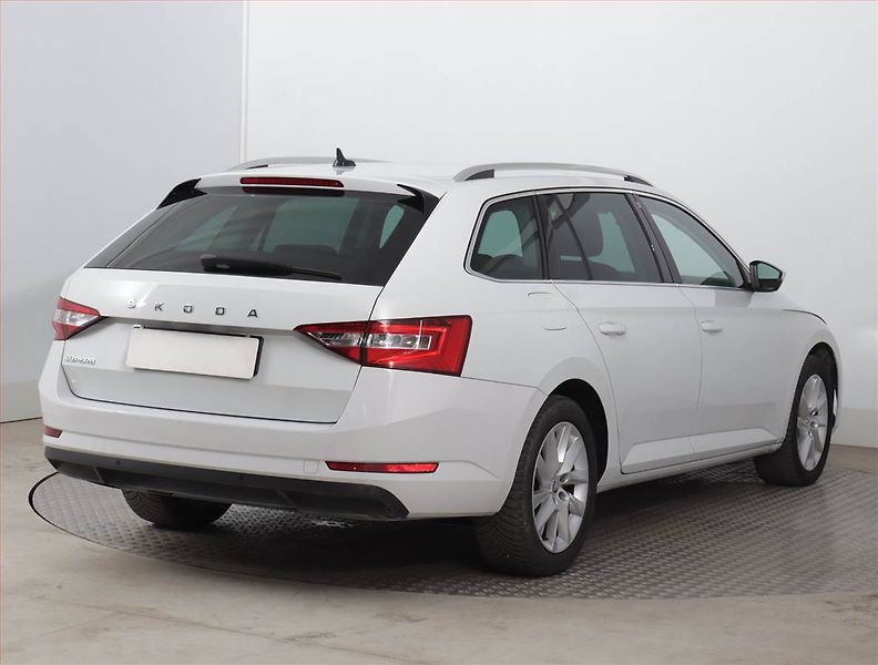 Škoda Superb (2022) Ambition 2.0 TDI - fotka 5 z 20