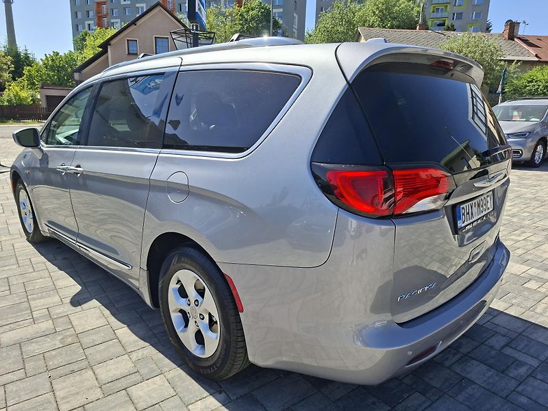 Chrysler Pacifica (2018) 3,6L Hybrid, krásný stav  - fotka 5 z 45