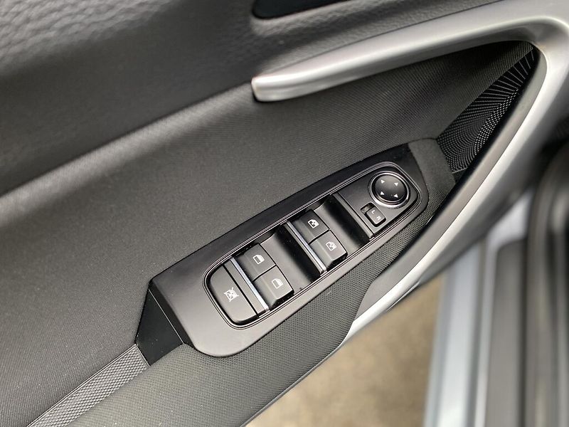 Kia Ceed 1.5 T-GDi 103 kW Spin - fotka 11 z 26