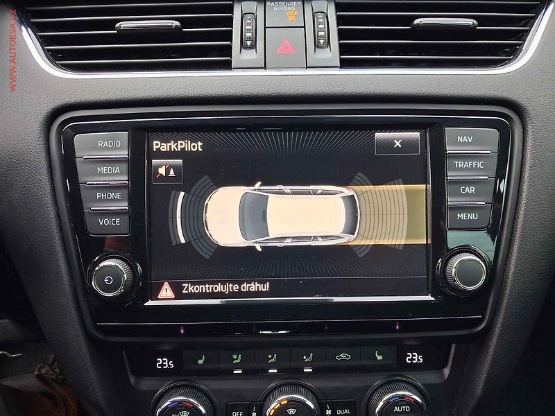 Škoda Octavia (2015) 1.6 TDi, Sport, DSG - fotka 17 z 17