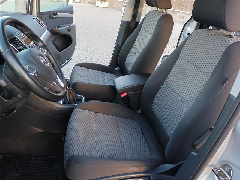 Volkswagen Sharan 2,0 TDI,7MÍST,SERVISKA,VÝHŘEV - fotka 15 z 46