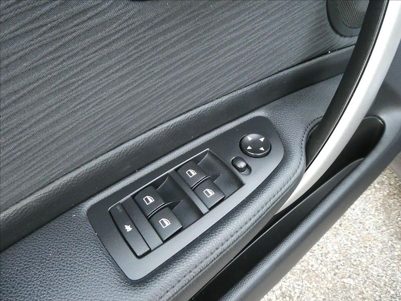BMW Řada 1 1,6 i 85kW serviska, 2.majitel - fotka 30 z 40