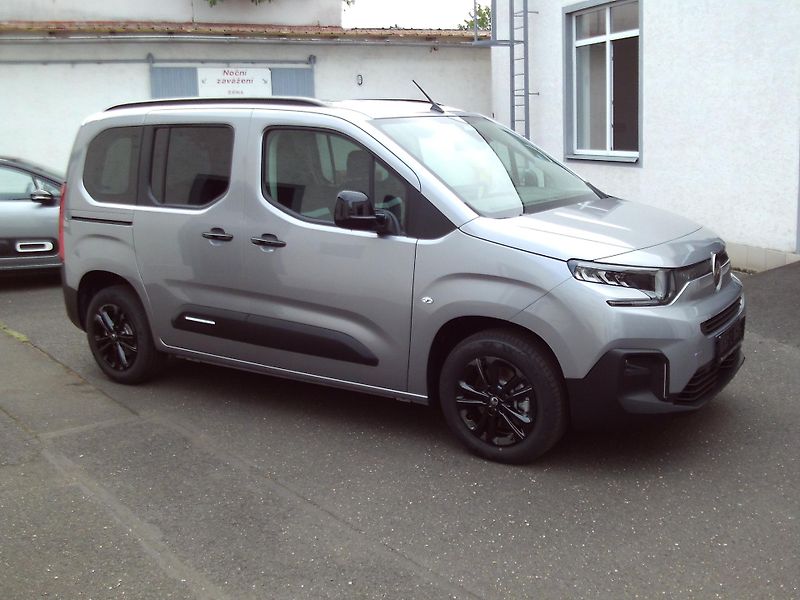 Citroën Berlingo (2026) PLUS Petrol 110k Manual - fotka 3 z 17