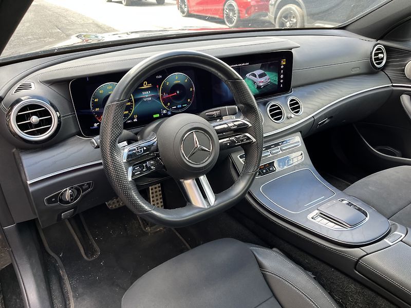 Mercedes-Benz Třídy E 300 d 4MATIC AMG Line - fotka 10 z 18