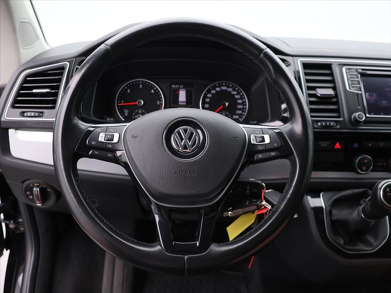 Volkswagen Multivan 2,0 TDI 150kW Highline LED - fotka 19 z 36