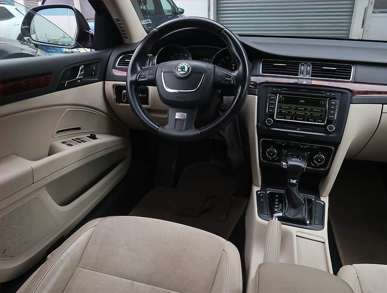 Škoda Superb (2011) 2.0 TDI, Automat, Xenony - fotka 7 z 18
