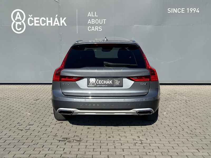 Volvo V90 (2019) 2.0d*173Kw*CrossCountry*4x4*AT - fotka 6 z 43