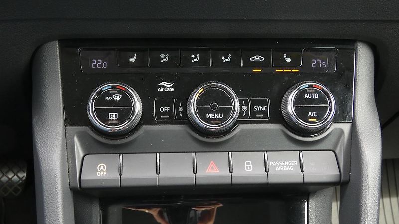 Škoda Karoq 1,0 TSI Ambition - fotka 16 z 22