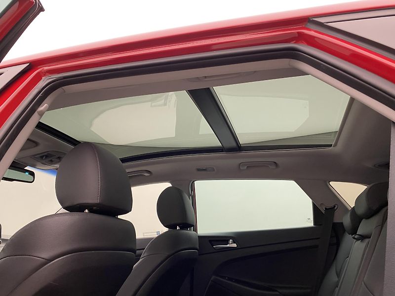 Hyundai Tucson 2.0CRDi 4x4 AUT PREMIUM CZ - fotka 33 z 64