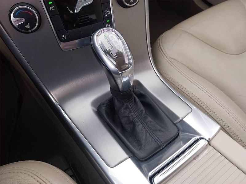 Volvo XC60 (2012) D3, 4X4, Automat, Xenony - fotka 13 z 19