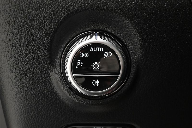 Mercedes-Benz Třídy C 2,0 220d 147kW 4MATIC AVANTGAR - fotka 26 z 31