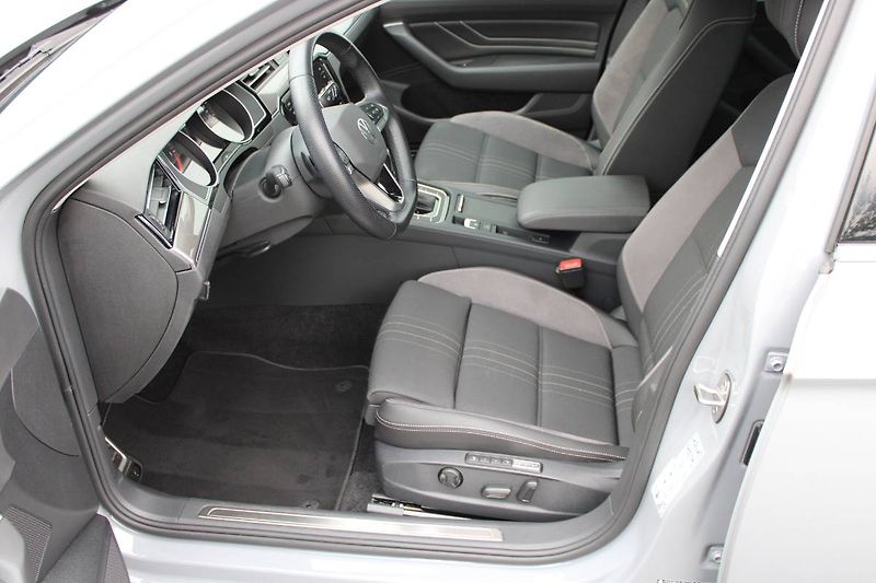 Volkswagen Passat (2022) 2.0 TDI DSG 147kW WEBASTO - fotka 7 z 35