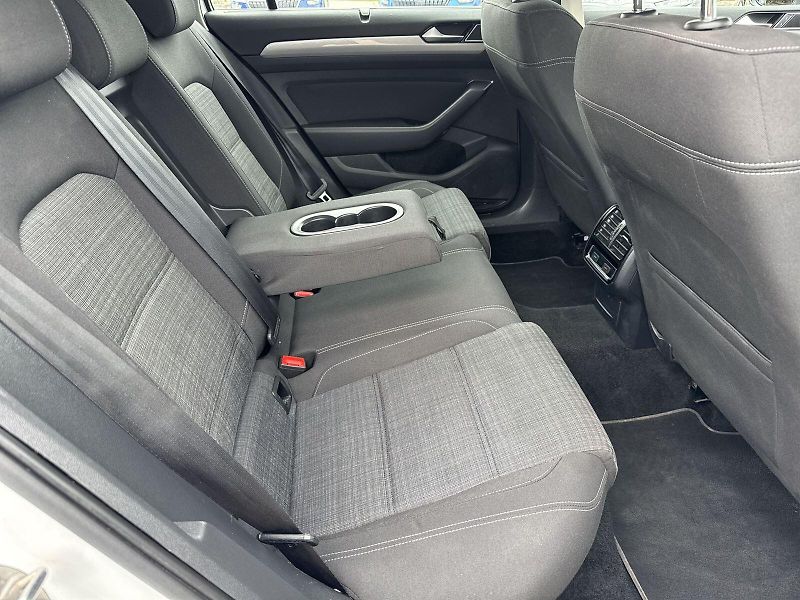 Volkswagen Passat (2021) Variant 2.0 TDI DSG Business - fotka 10 z 34